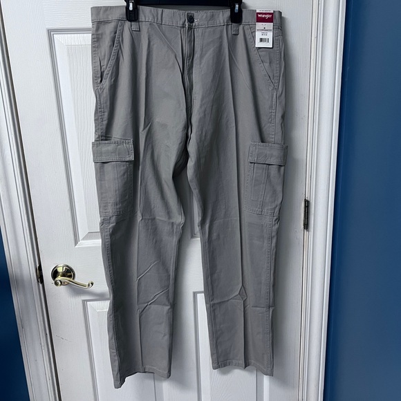 Wrangler Other - Wrangler Authentics khaki Cargo Pants Relaxed Fit 38x32